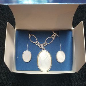 Avon Vintage 2005 Mother Of Pearl Necklace and Earrings Set